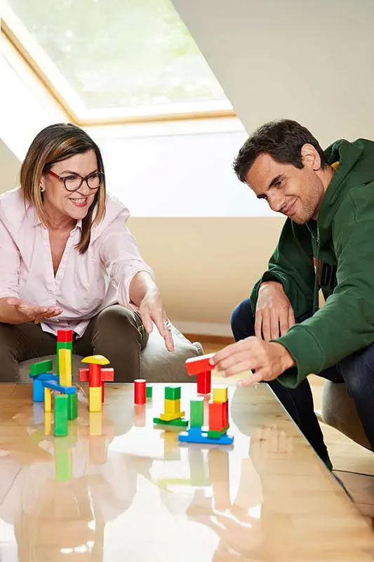 Doris Mock mit einem Kunden im Gespräch